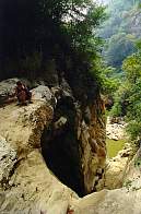 Над нижним Агурским водопадом в засуху